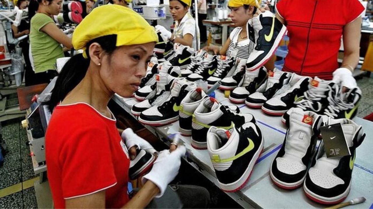 Vietnam Maintains Position as Second-Largest Footwear Exporter Globally ...