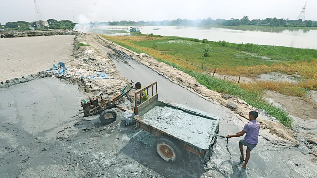 Dhaleshwari River Faces Severe Pollution After Tannery Relocation to Savar