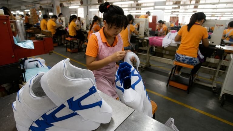 China Footwear Exports Fall 10.3% to $12.33 Billion in January to April 2026